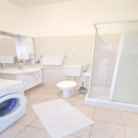 Bertie's - Four Bedroom A4 דירה