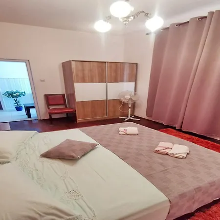 Bertie's - Four Bedroom A4 דירה *
