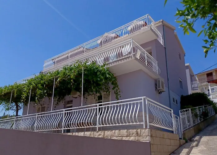 Bertie's - Four Bedroom A4 *