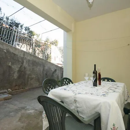 Bertie's - Four Bedroom A4 Apartment Smokvica (Korcula)