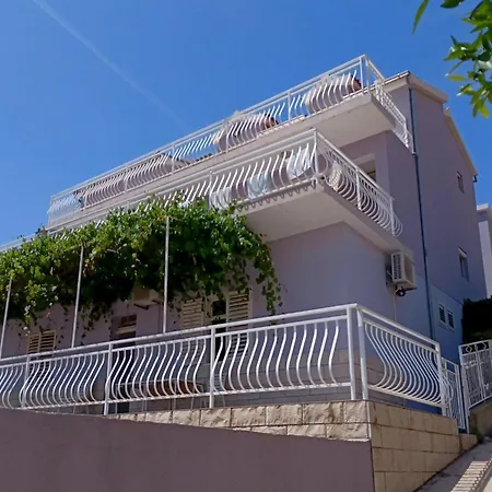 Bertie's - Four Bedroom A4 *