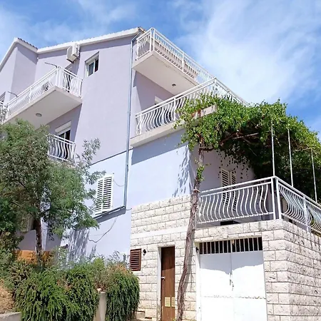 Apartment Bertie's - Four Bedroom A4