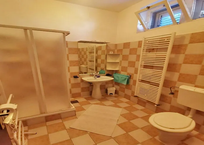 Bertie's - Four Bedroom A4 Smokvica (Korcula)